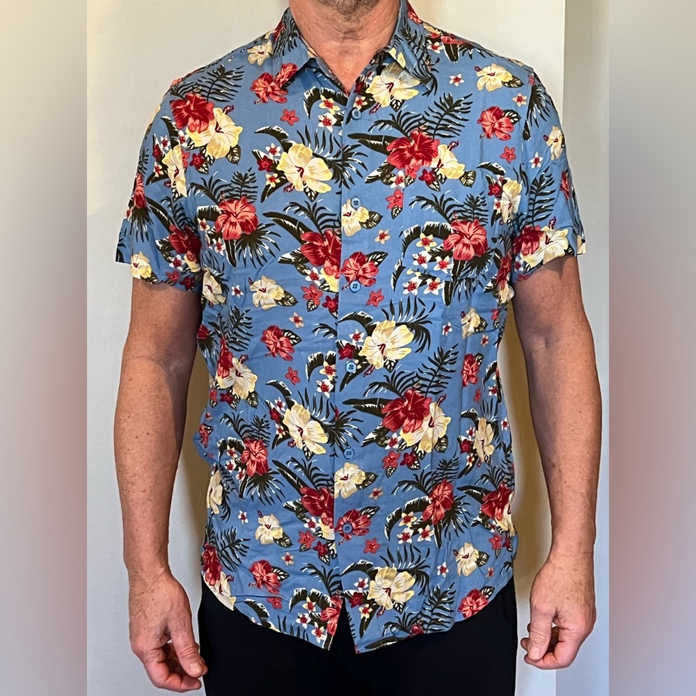 Lee Men's Short Sleeve Button Down Shirt - Blue Multi Color - Size M - NWT